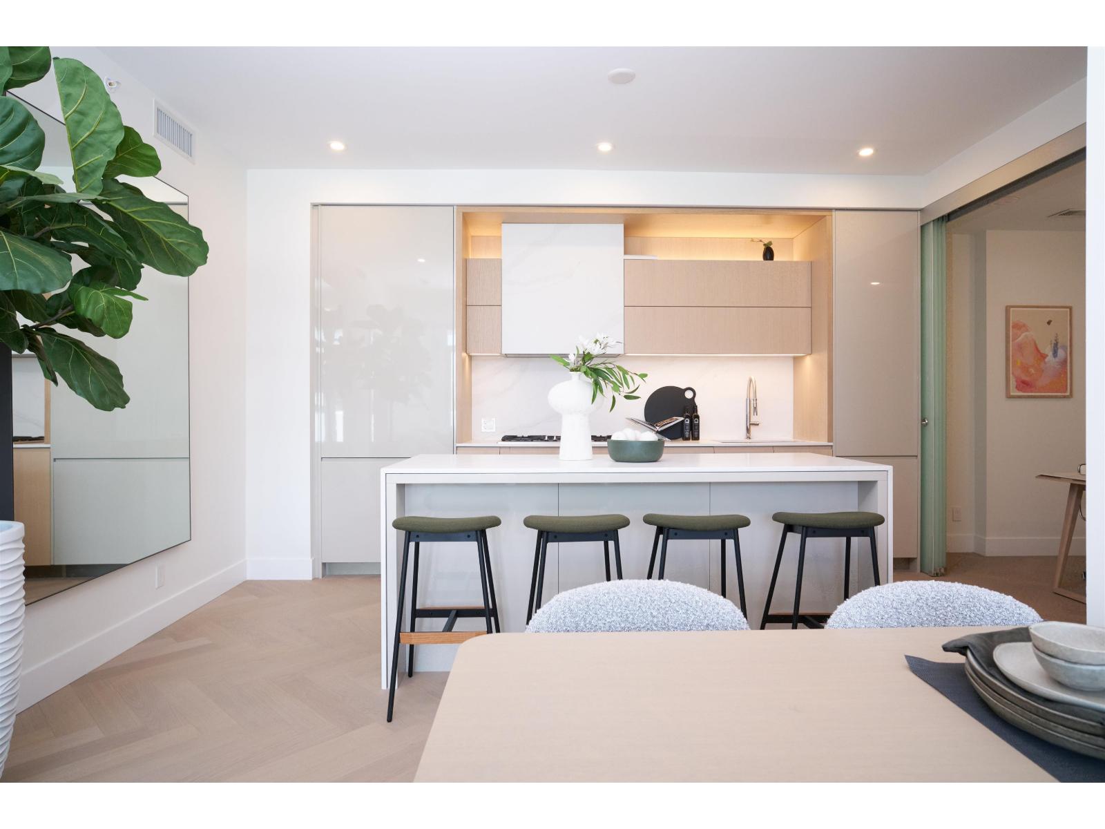208 1342 JOHNSTON ROAD, White Rock