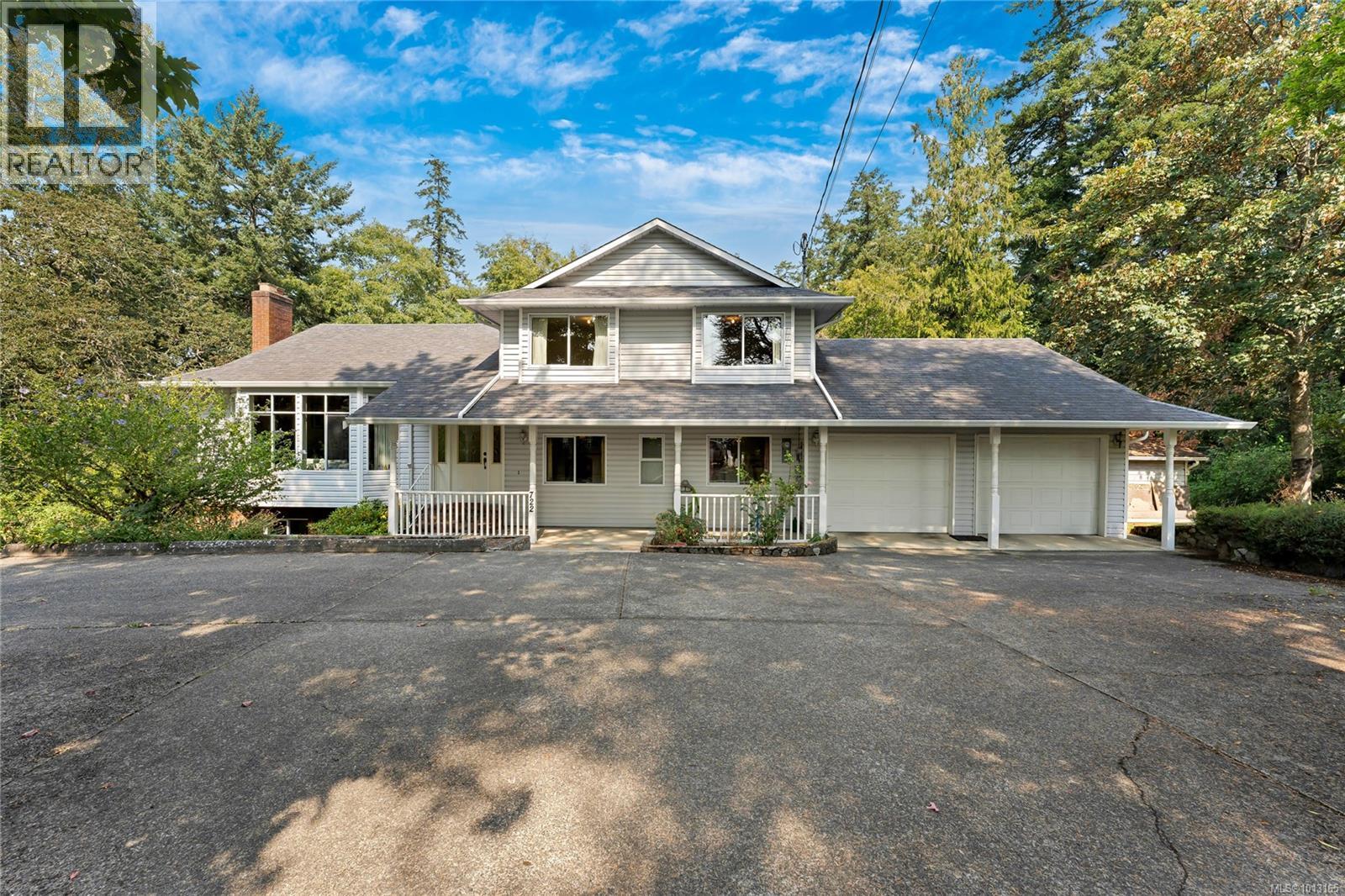  722 Miller Avenue, Saanich
