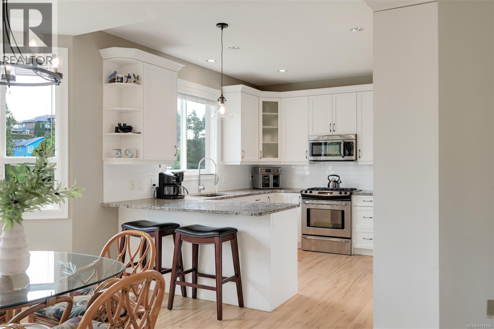 3445 Hopwood Pl, Colwood