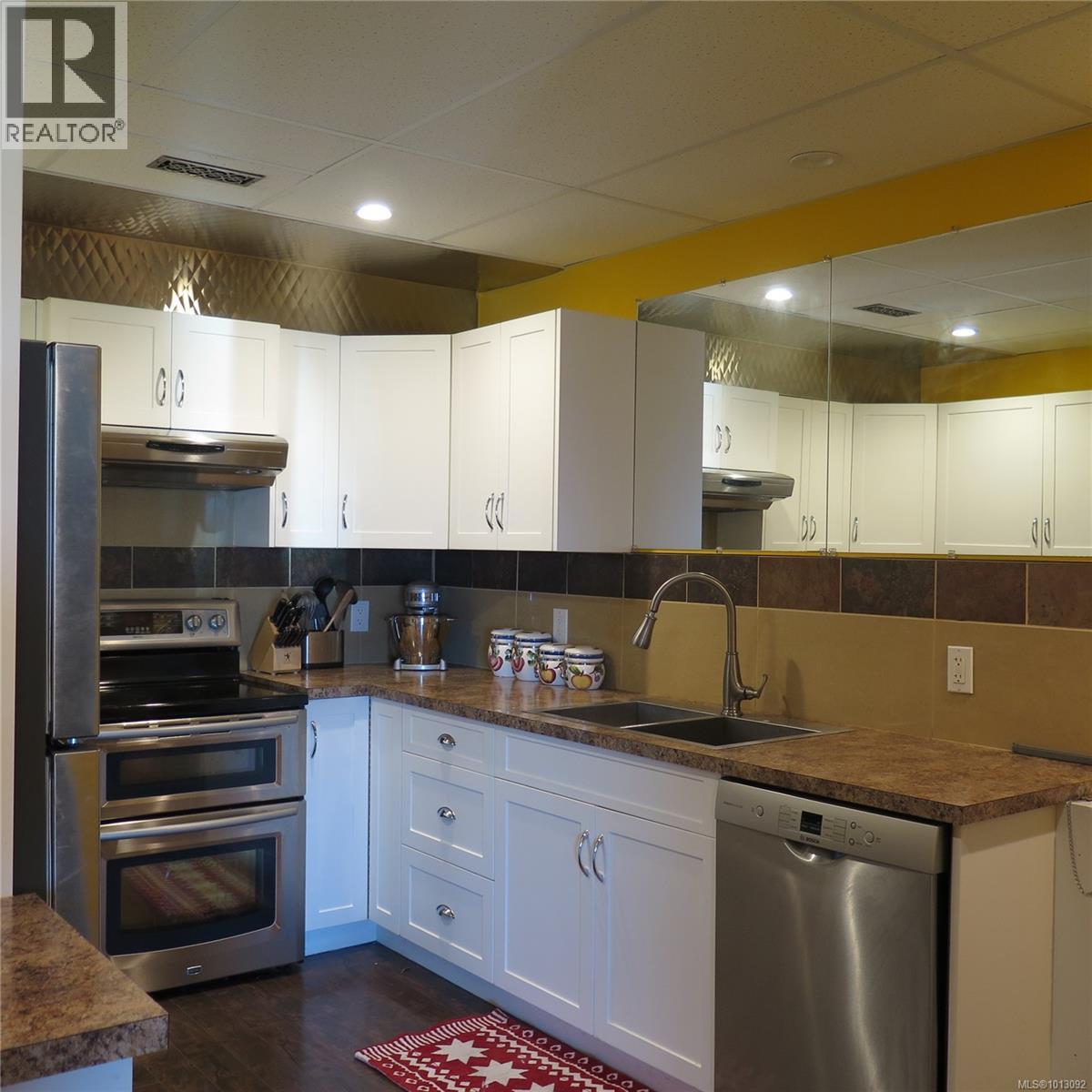 426 Davis Rd, Ladysmith