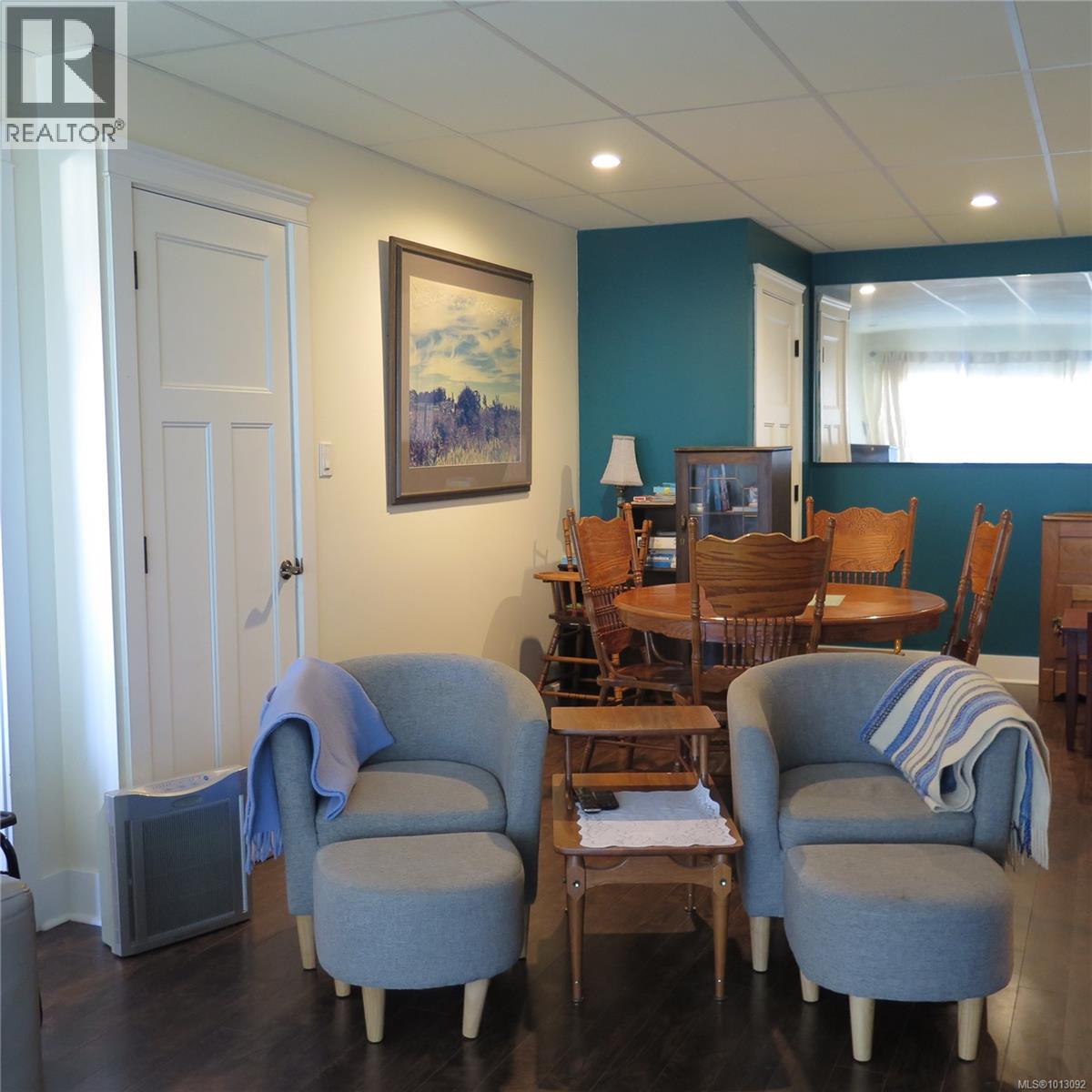 426 Davis Rd, Ladysmith