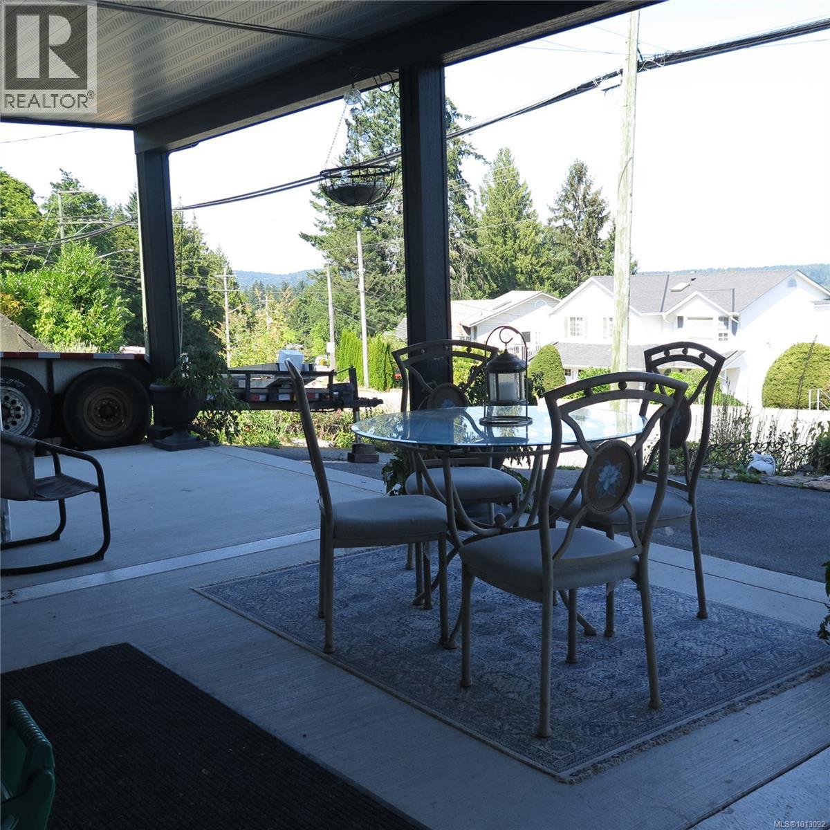 426 Davis Rd, Ladysmith