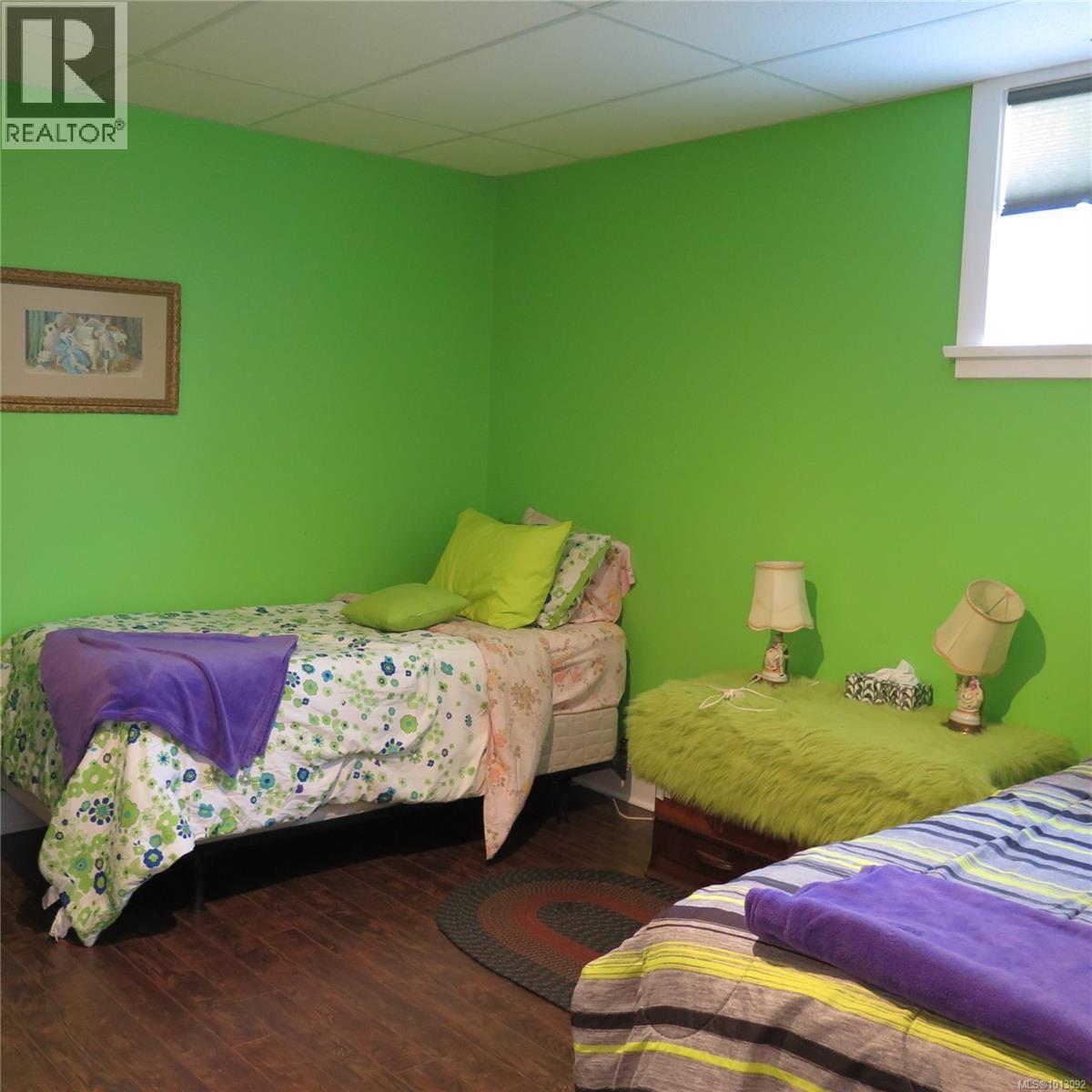426 Davis Rd, Ladysmith