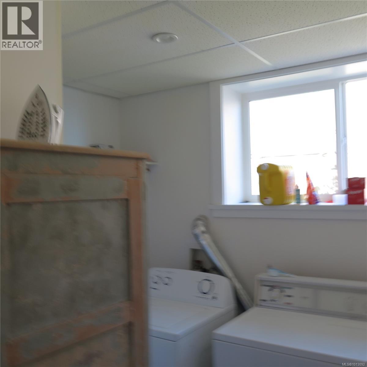 426 Davis Rd, Ladysmith