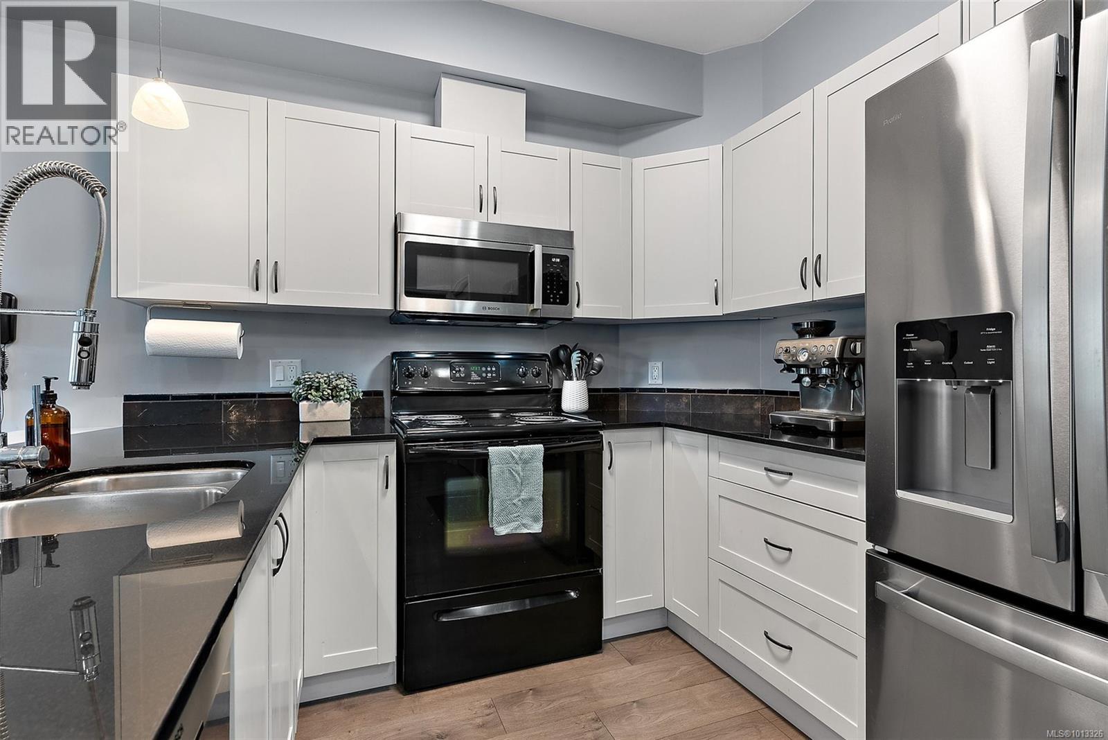 205 821 Goldstream Avenue, Langford