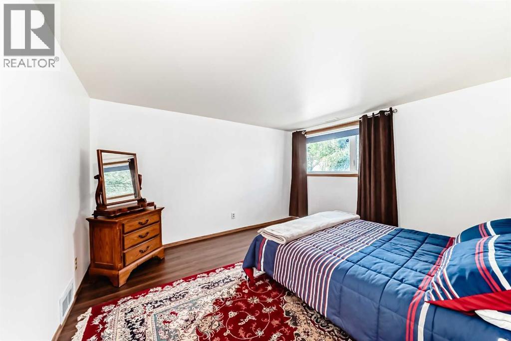 Single Family House Bi-level for Sale in  Mountain Street W Rosemont Okotoks 