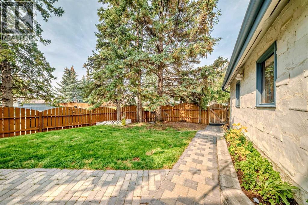 Single Family House Bi-level for Sale in  Mountain Street W Rosemont Okotoks 