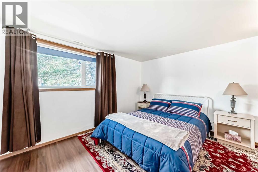 Single Family House Bi-level for Sale in  Mountain Street W Rosemont Okotoks 
