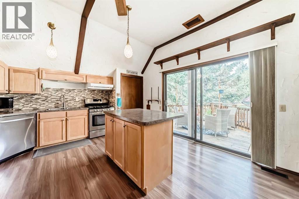 Single Family House Bi-level for Sale in  Mountain Street W Rosemont Okotoks 