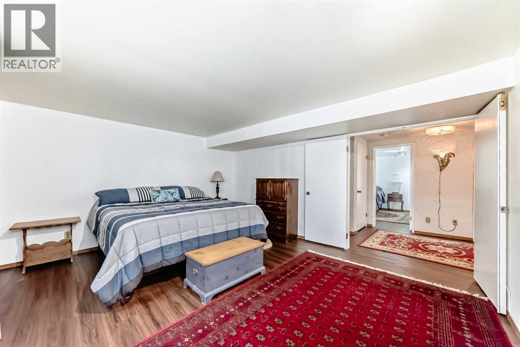 Single Family House Bi-level for Sale in  Mountain Street W Rosemont Okotoks 