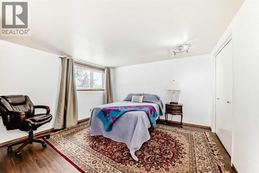 Single Family House Bi-level for Sale in  Mountain Street W Rosemont Okotoks 