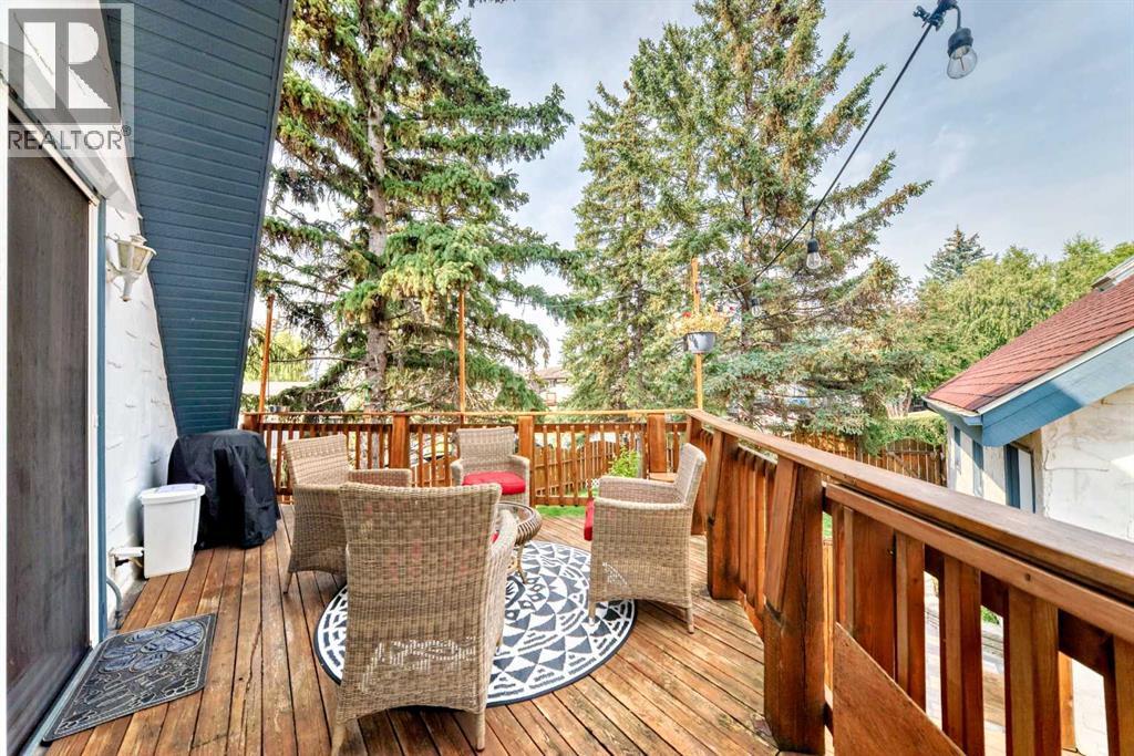 Single Family House Bi-level for Sale in  Mountain Street W Rosemont Okotoks 