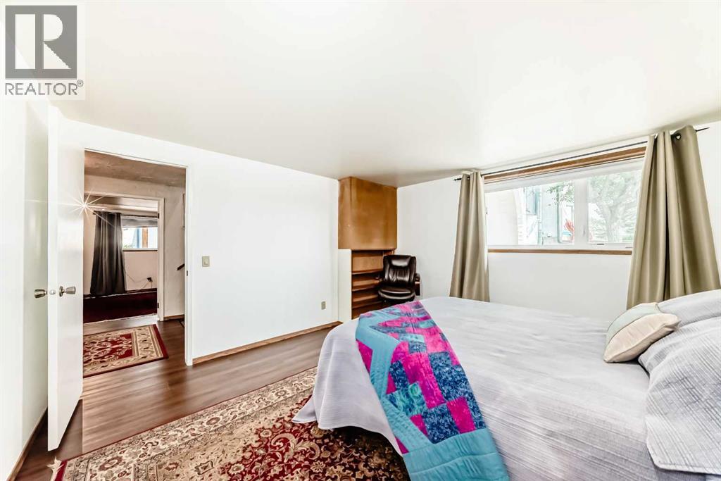 Single Family House Bi-level for Sale in  Mountain Street W Rosemont Okotoks 