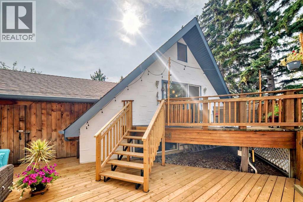 Single Family House Bi-level for Sale in  Mountain Street W Rosemont Okotoks 