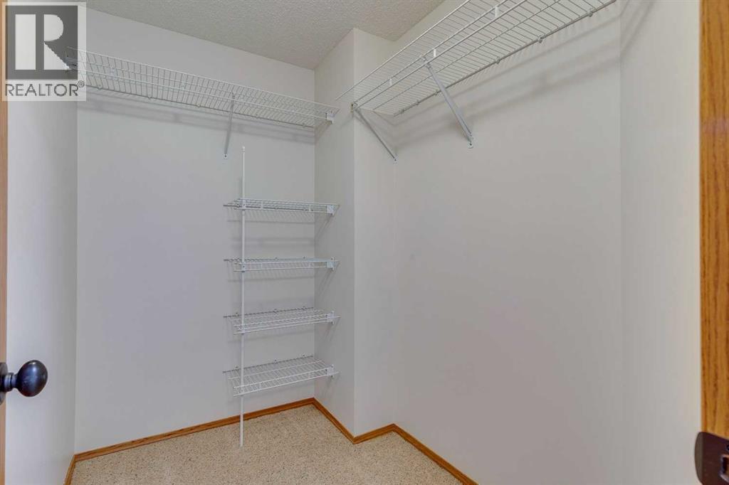 Single Family House for Sale in  Somerset Way SW Somerset Calgary 
