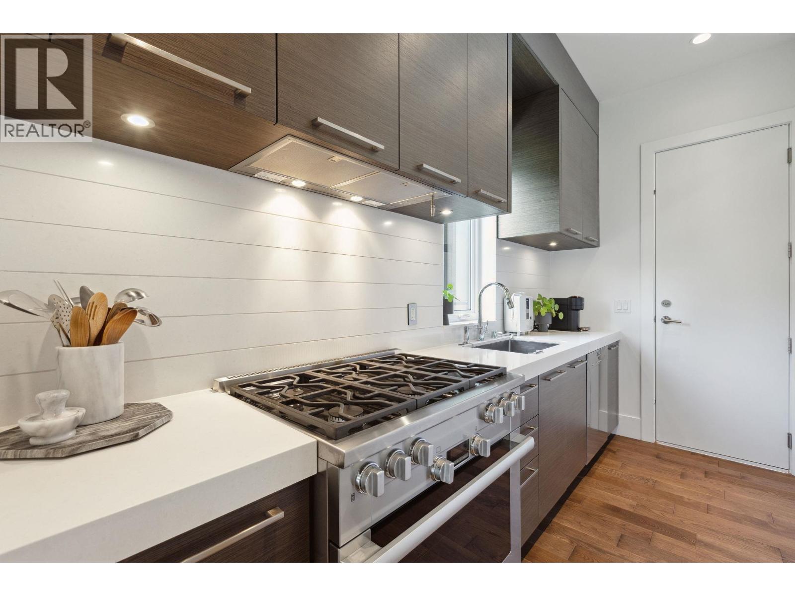 983 TUDOR AVENUE, North Vancouver