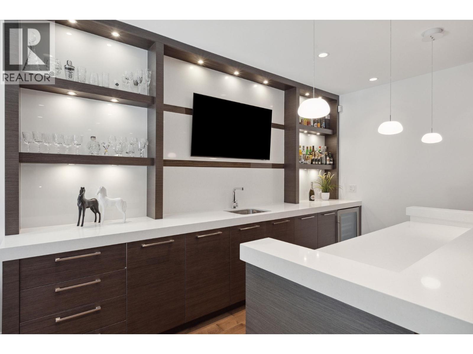 983 TUDOR AVENUE, North Vancouver