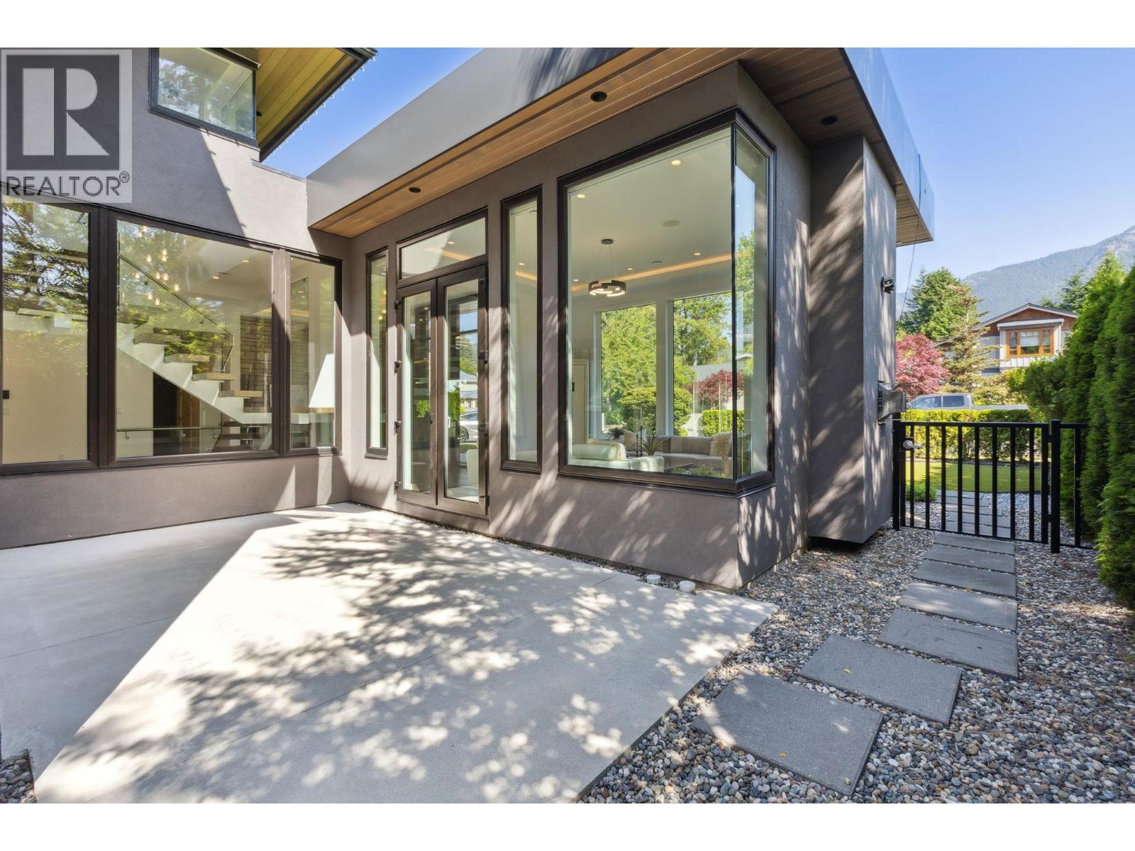 983 TUDOR AVENUE, North Vancouver