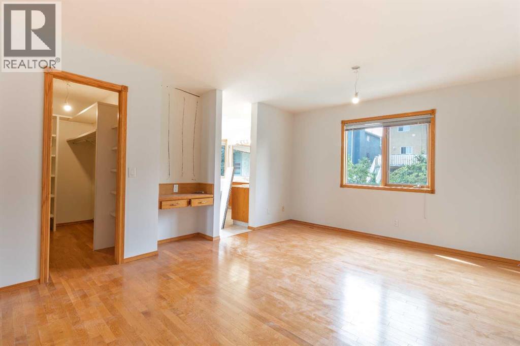 Single Family House for Sale in  Signal Hill Mews SW Signal Hill Calgary 