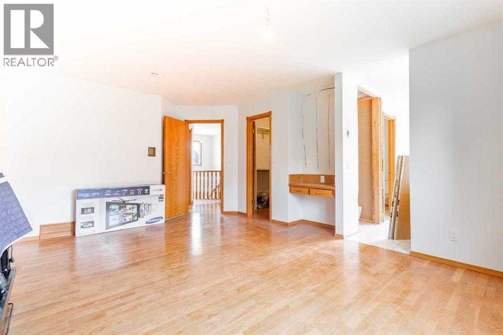 Single Family House for Sale in  Signal Hill Mews SW Signal Hill Calgary 