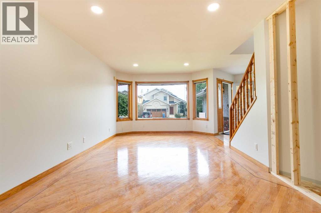 Single Family House for Sale in  Signal Hill Mews SW Signal Hill Calgary 