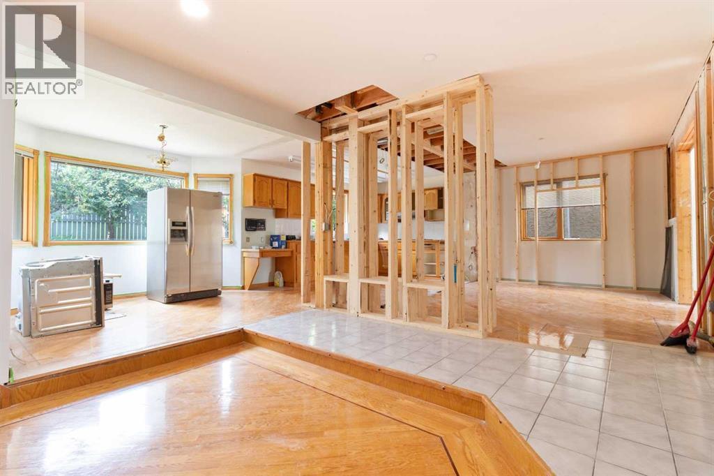 Single Family House for Sale in  Signal Hill Mews SW Signal Hill Calgary 