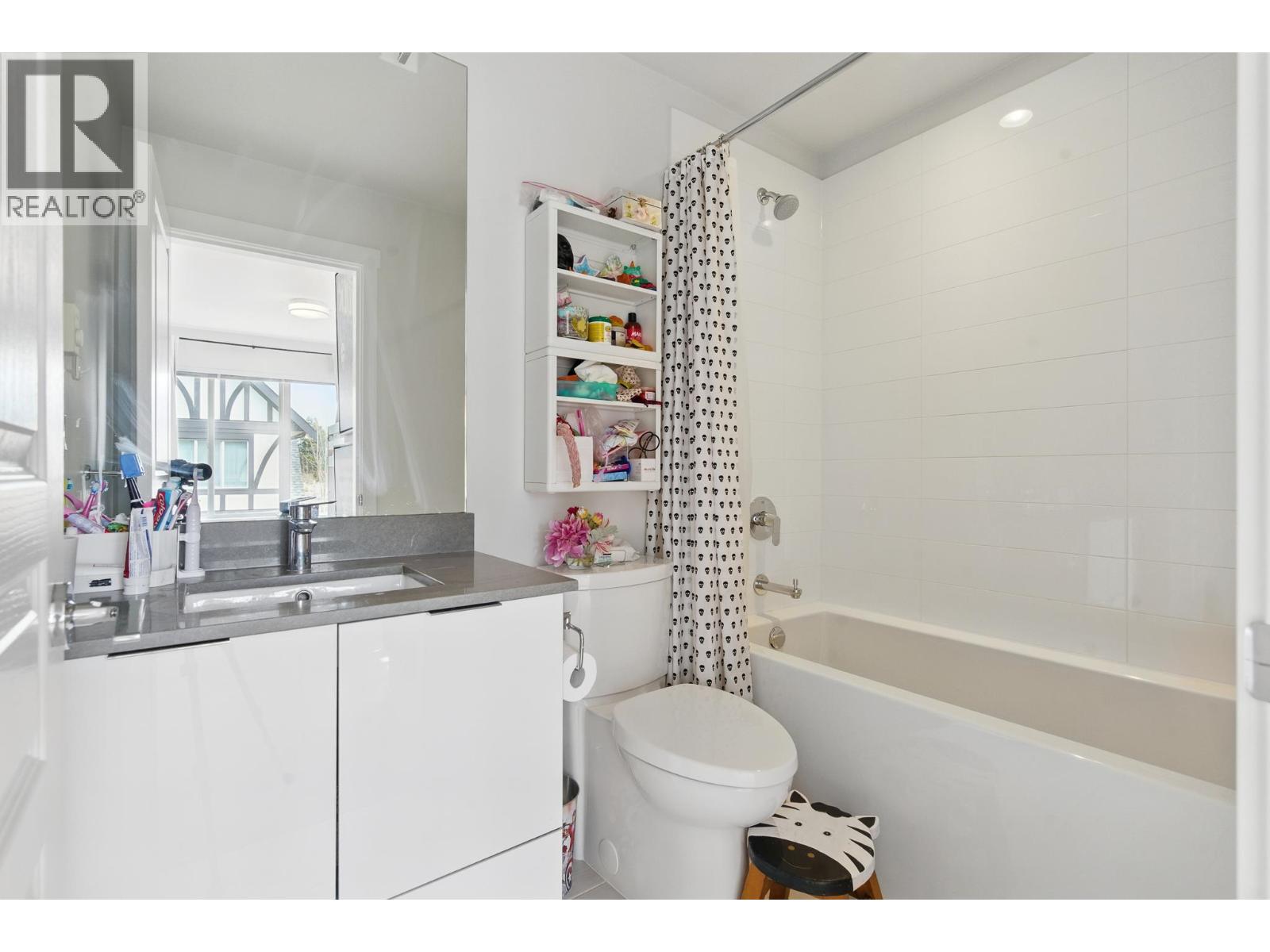 #123-10388 NO.2 Road, Richmond