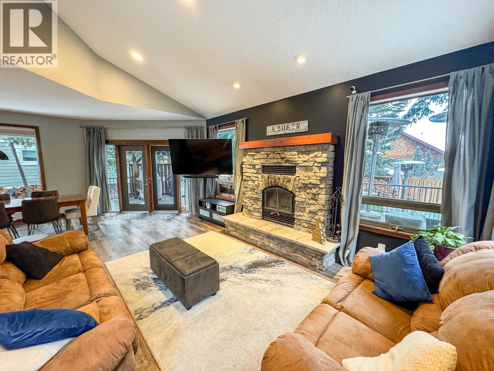 960 COPPER POINT Way, Invermere