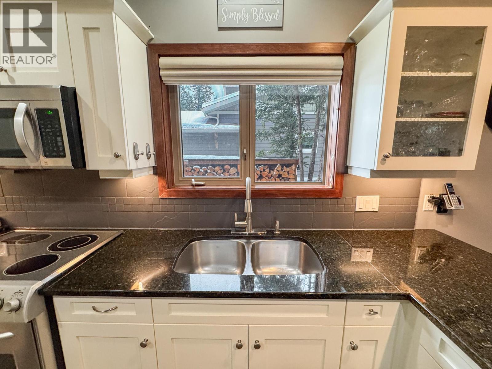 960 COPPER POINT Way, Invermere