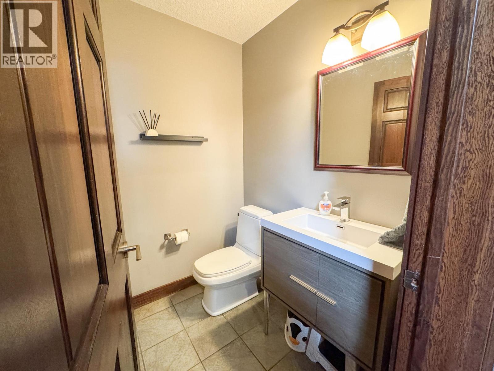 960 COPPER POINT Way, Invermere