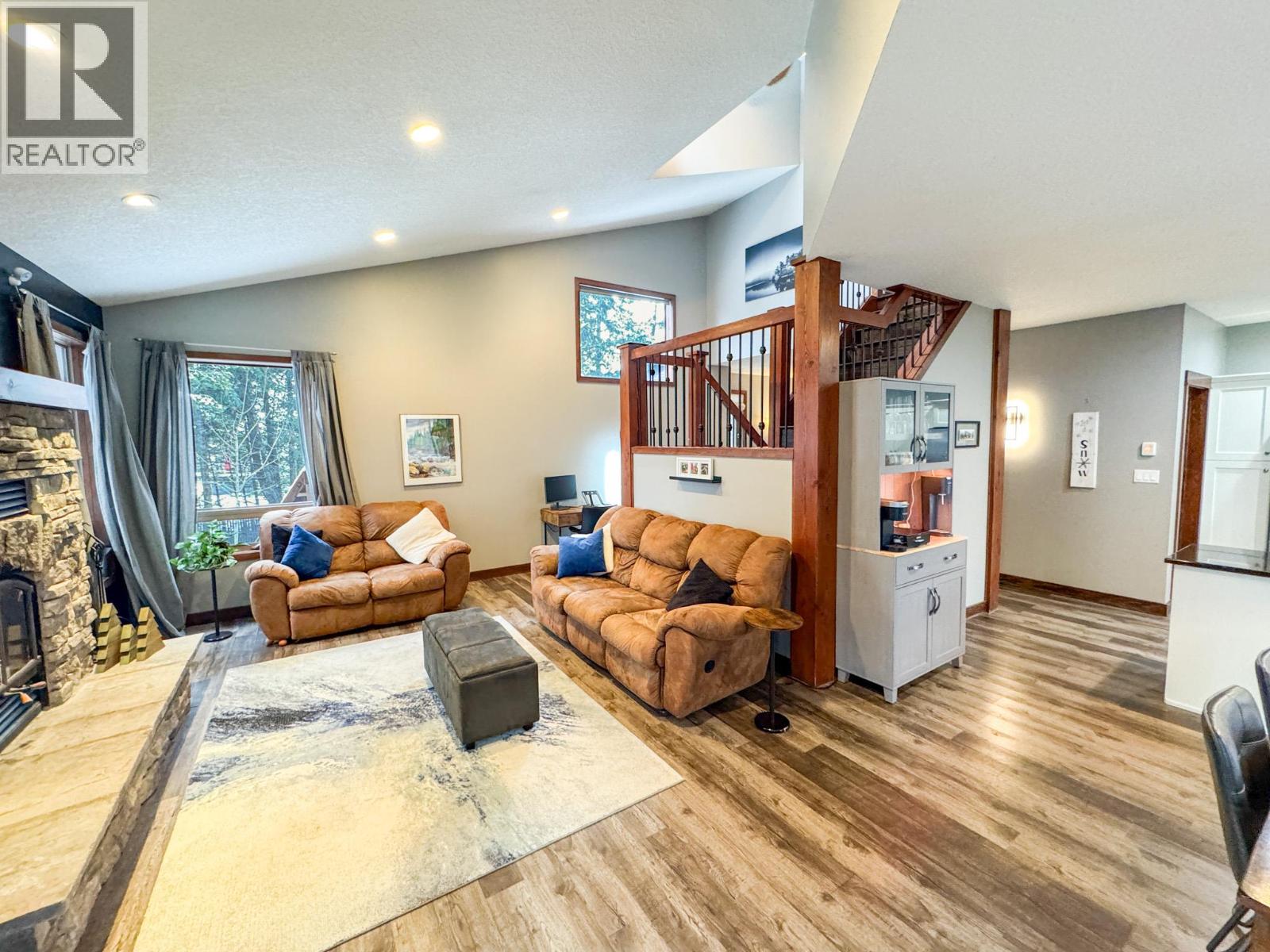 960 COPPER POINT Way, Invermere
