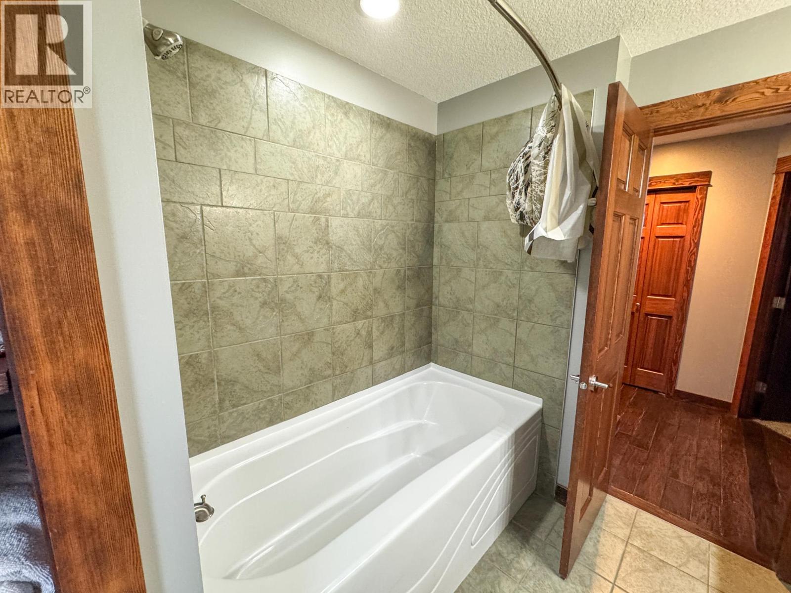 960 COPPER POINT Way, Invermere