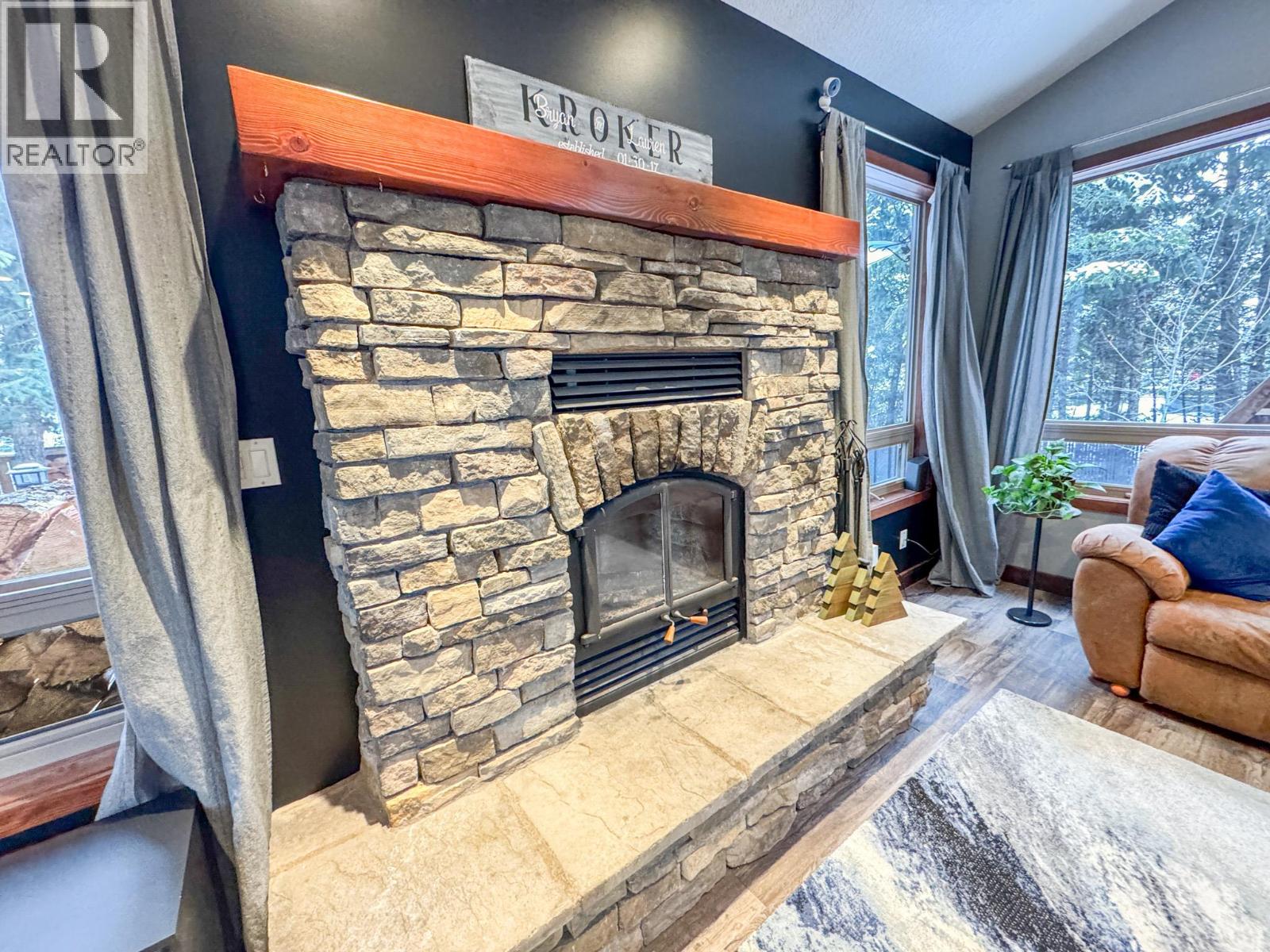 960 COPPER POINT Way, Invermere
