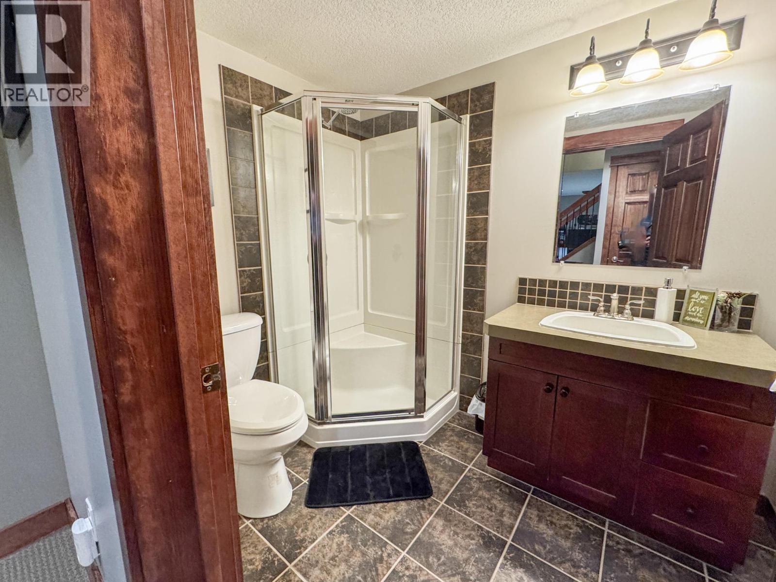 960 COPPER POINT Way, Invermere