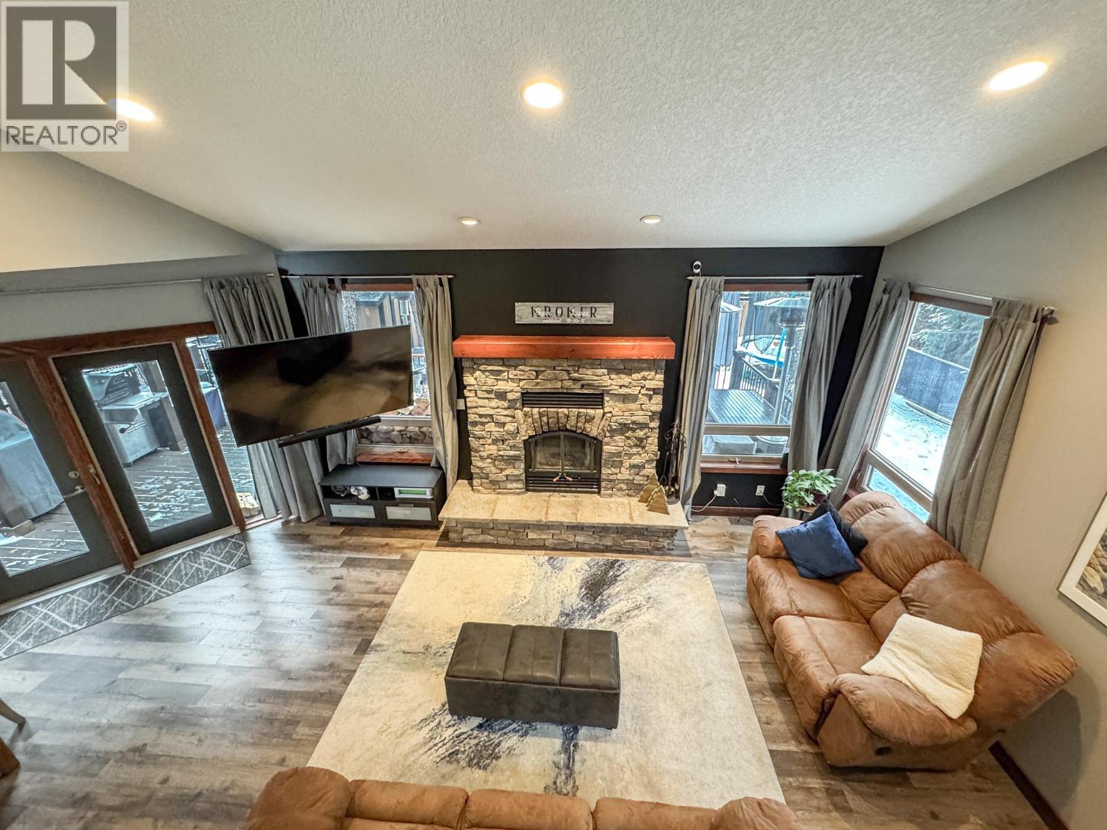 960 COPPER POINT Way, Invermere