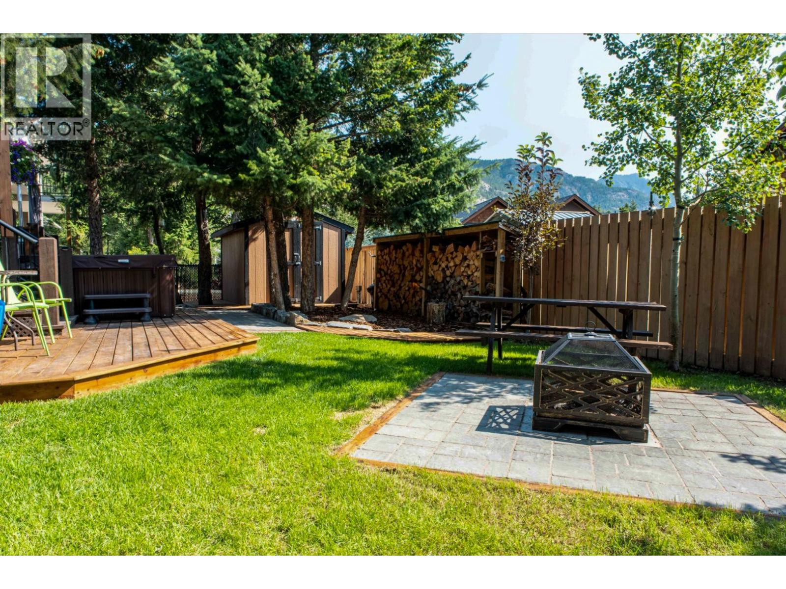 960 COPPER POINT Way, Invermere