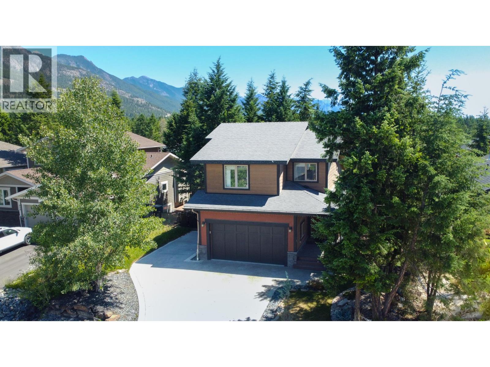 960 COPPER POINT Way, Invermere