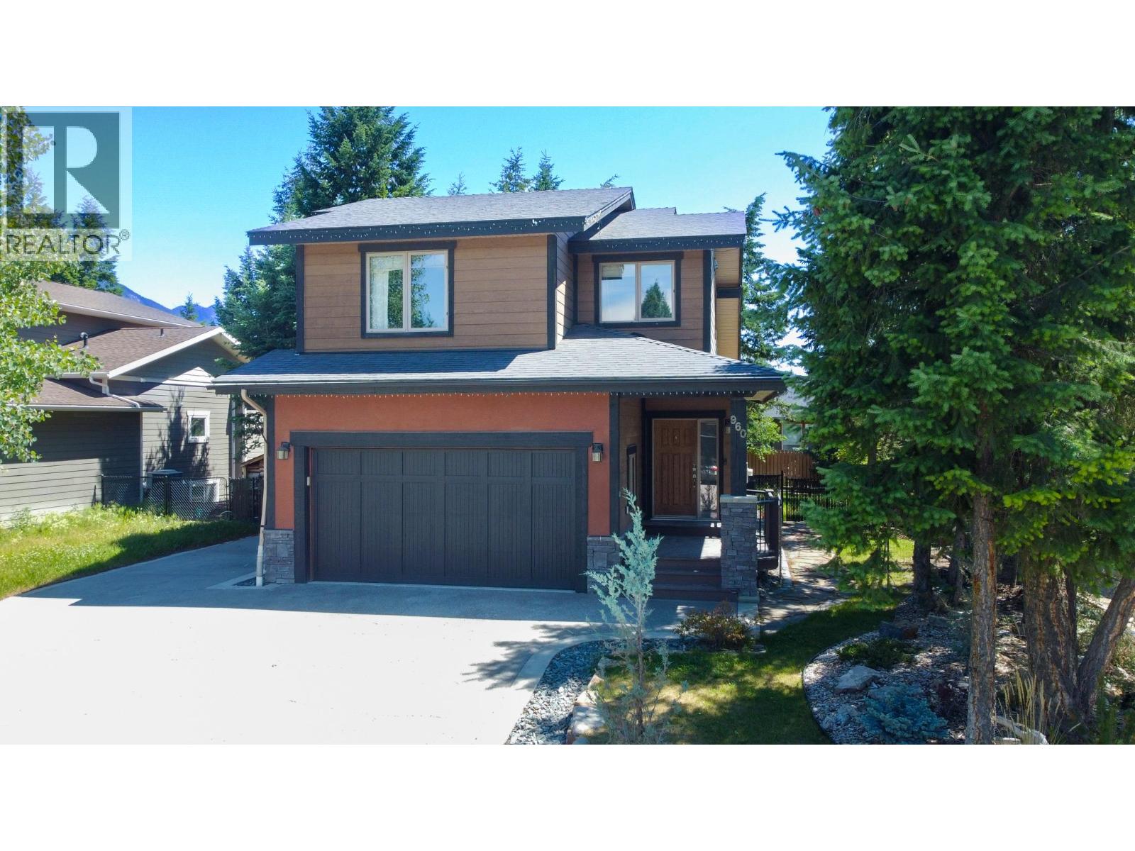 960 COPPER POINT Way, Invermere
