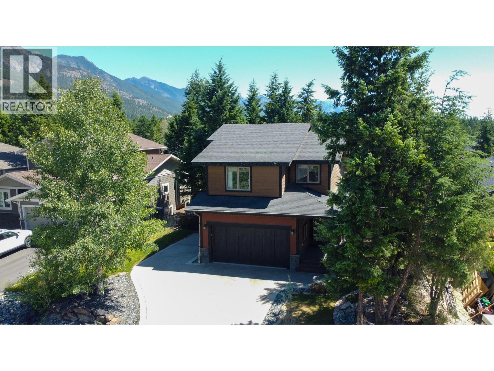 960 COPPER POINT Way, Invermere