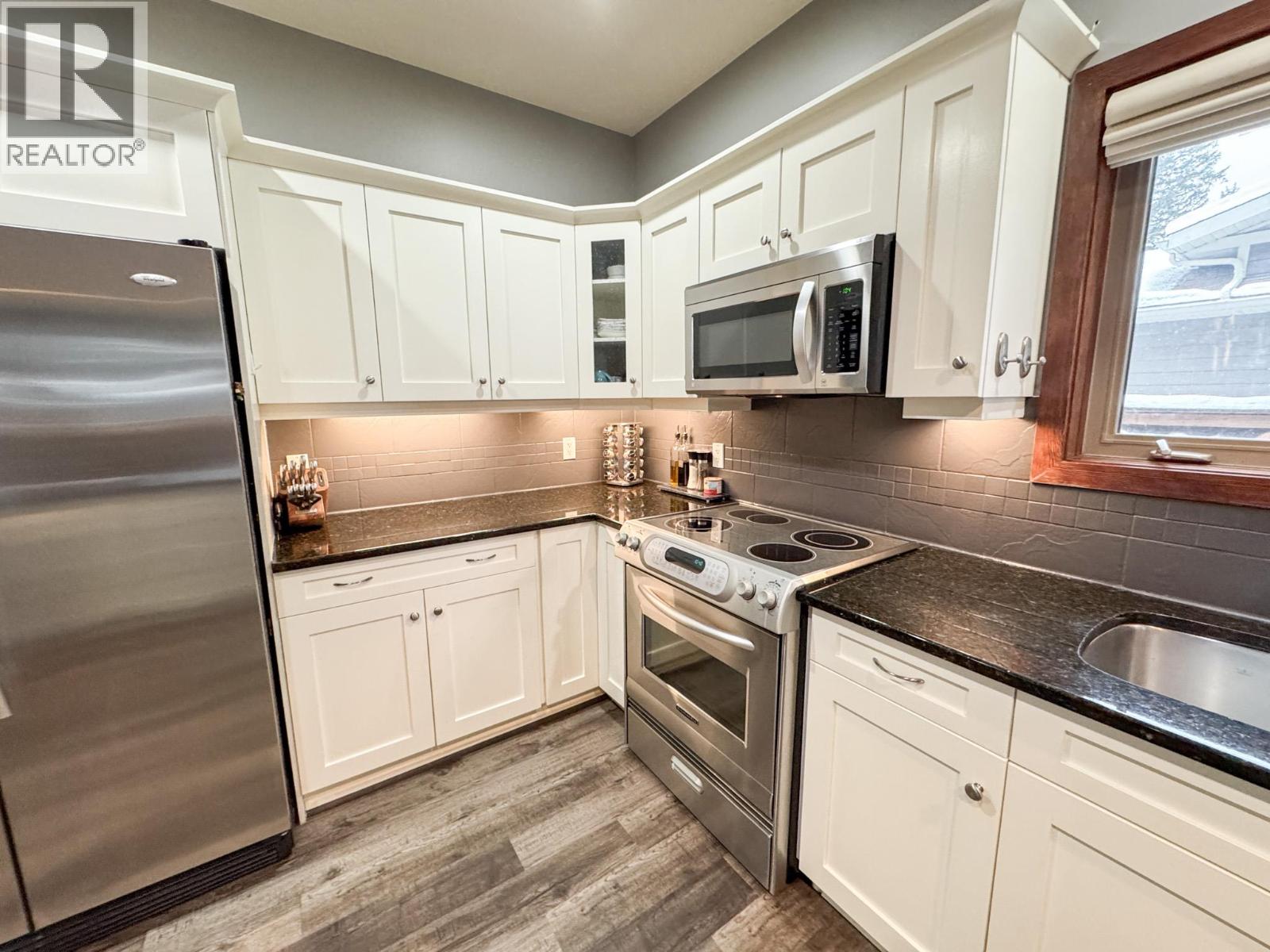 960 COPPER POINT Way, Invermere