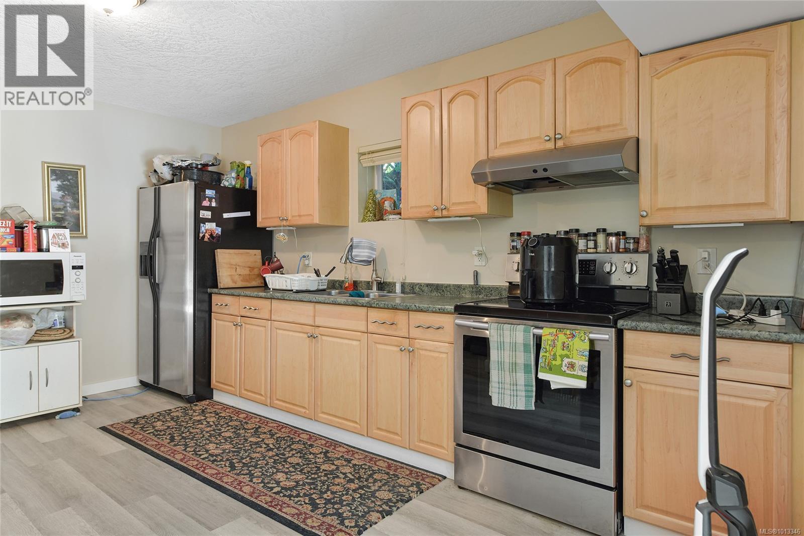  2874 Leigh Road, Langford