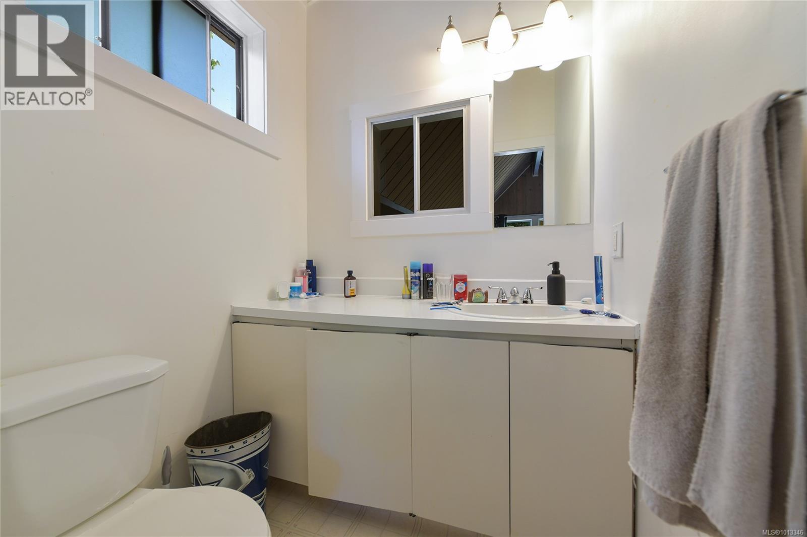  2874 Leigh Road, Langford