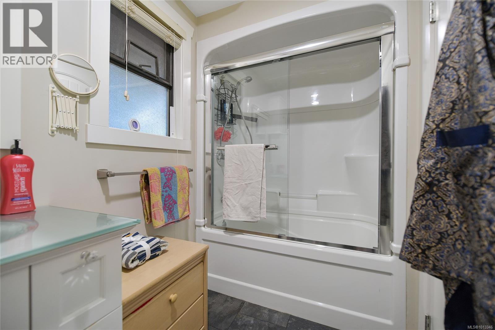  2874 Leigh Road, Langford