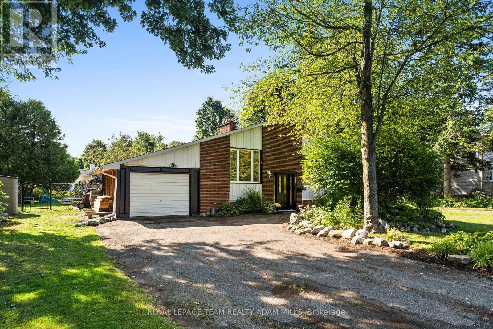 Welcome home to, 1095 Boucher Crescent