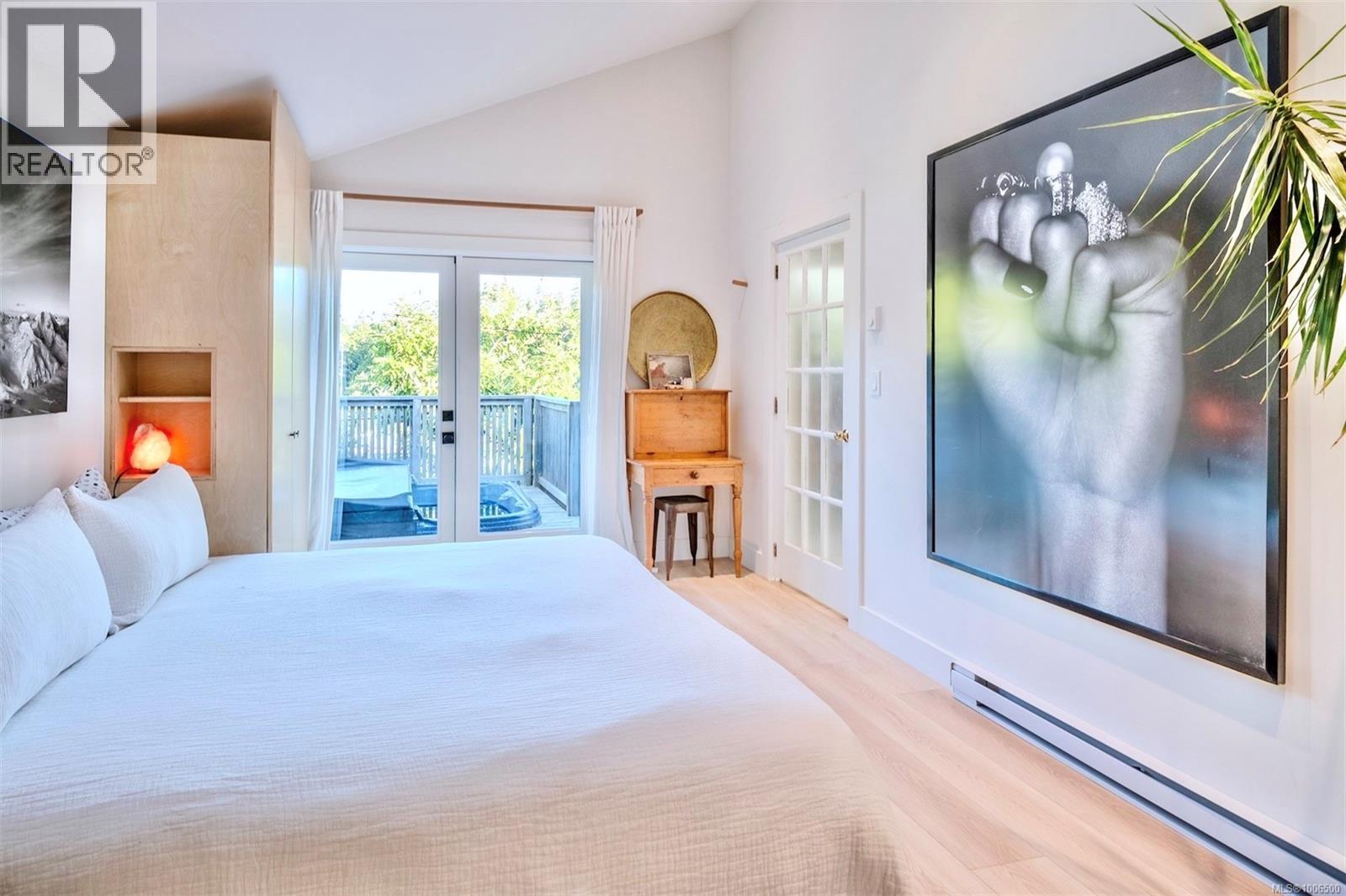 260 Neill St, Tofino