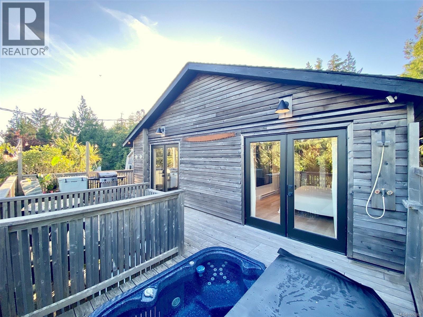 260 Neill St, Tofino
