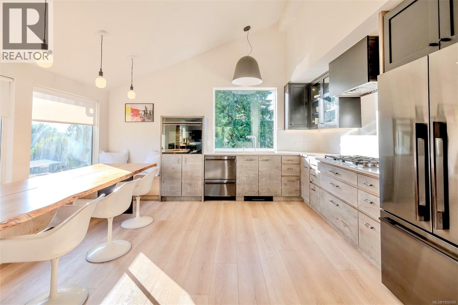 260 Neill St, Tofino