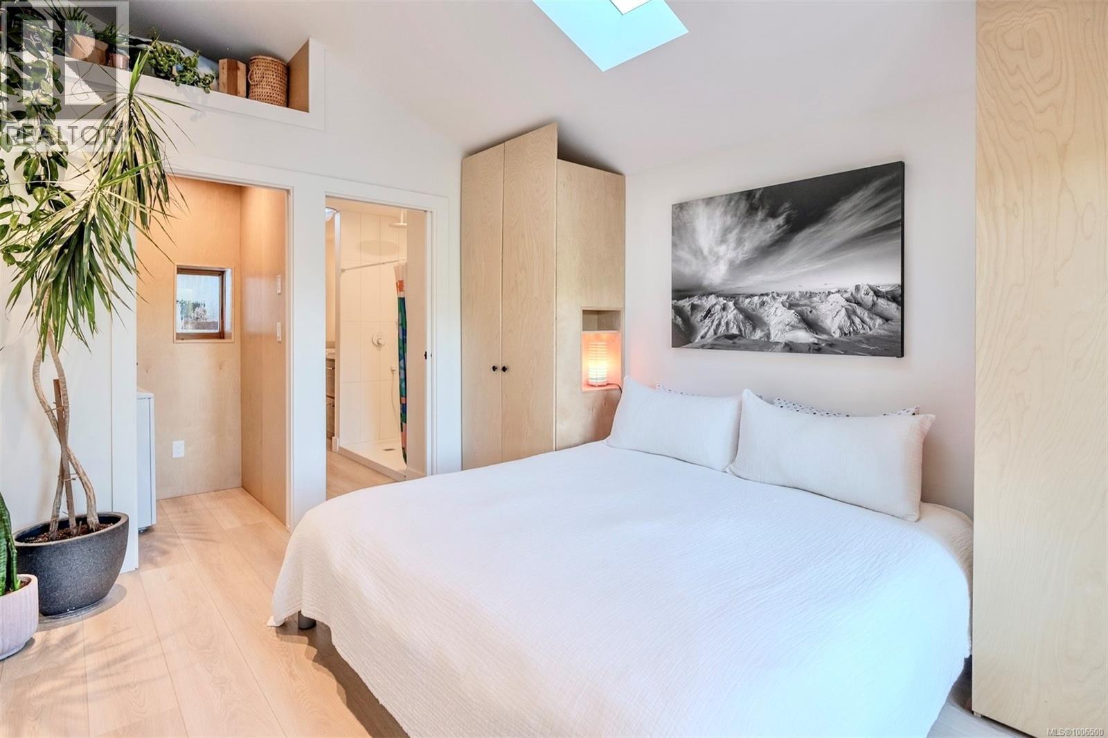 260 Neill St, Tofino