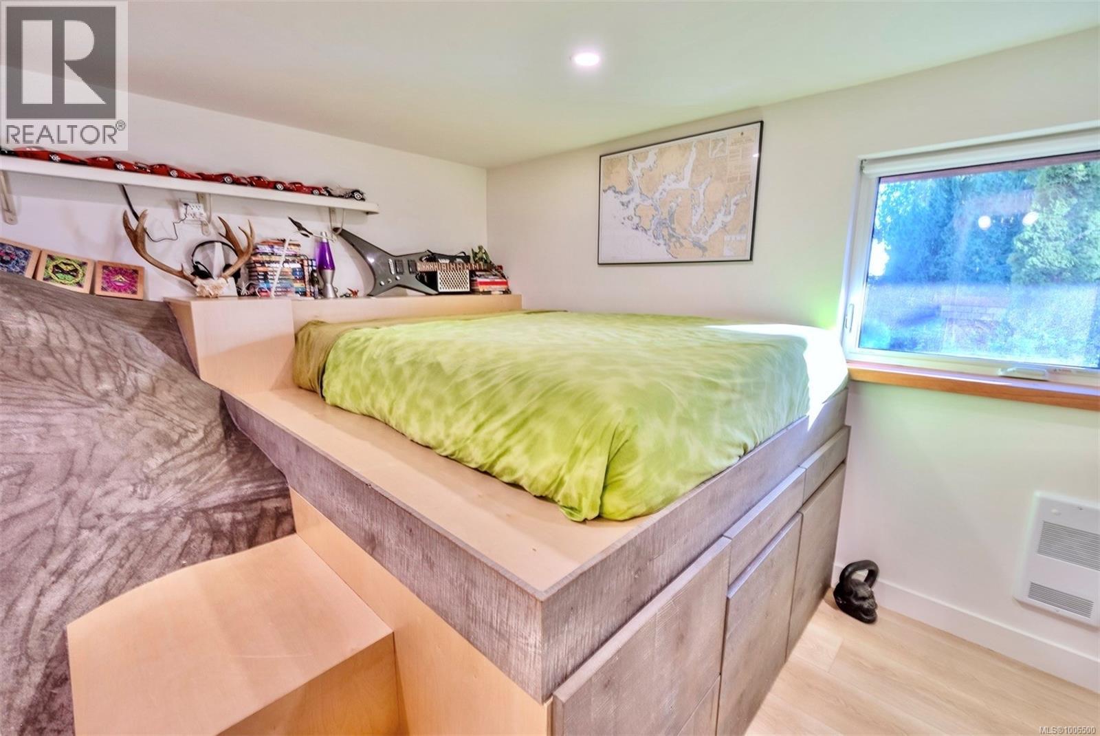 260 Neill St, Tofino