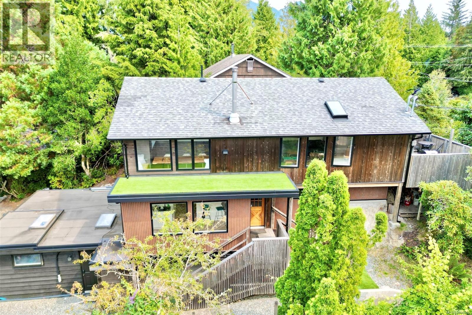 260 Neill St, Tofino